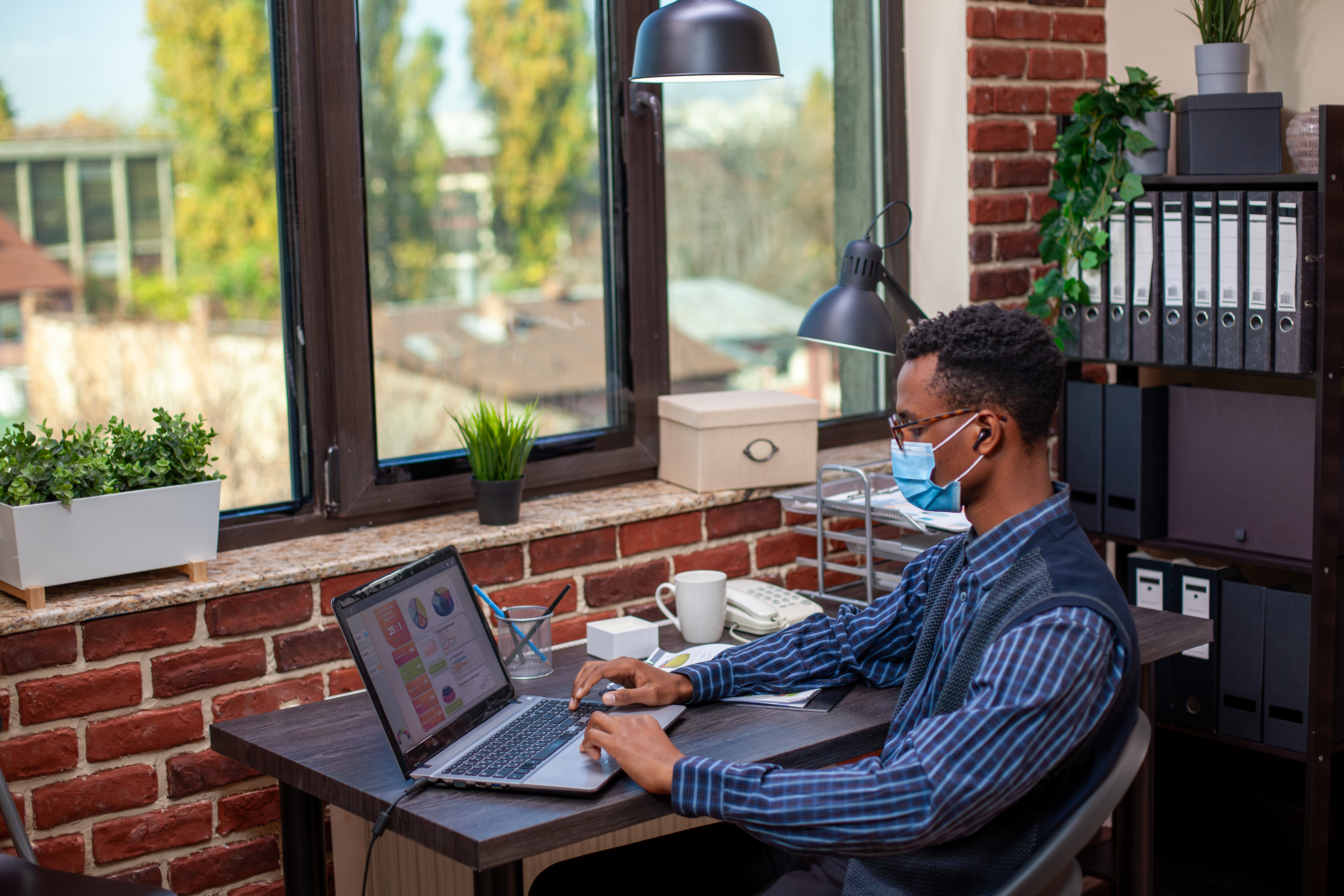 Why Freelancers Prefer Coworking Spaces Over Working From Home